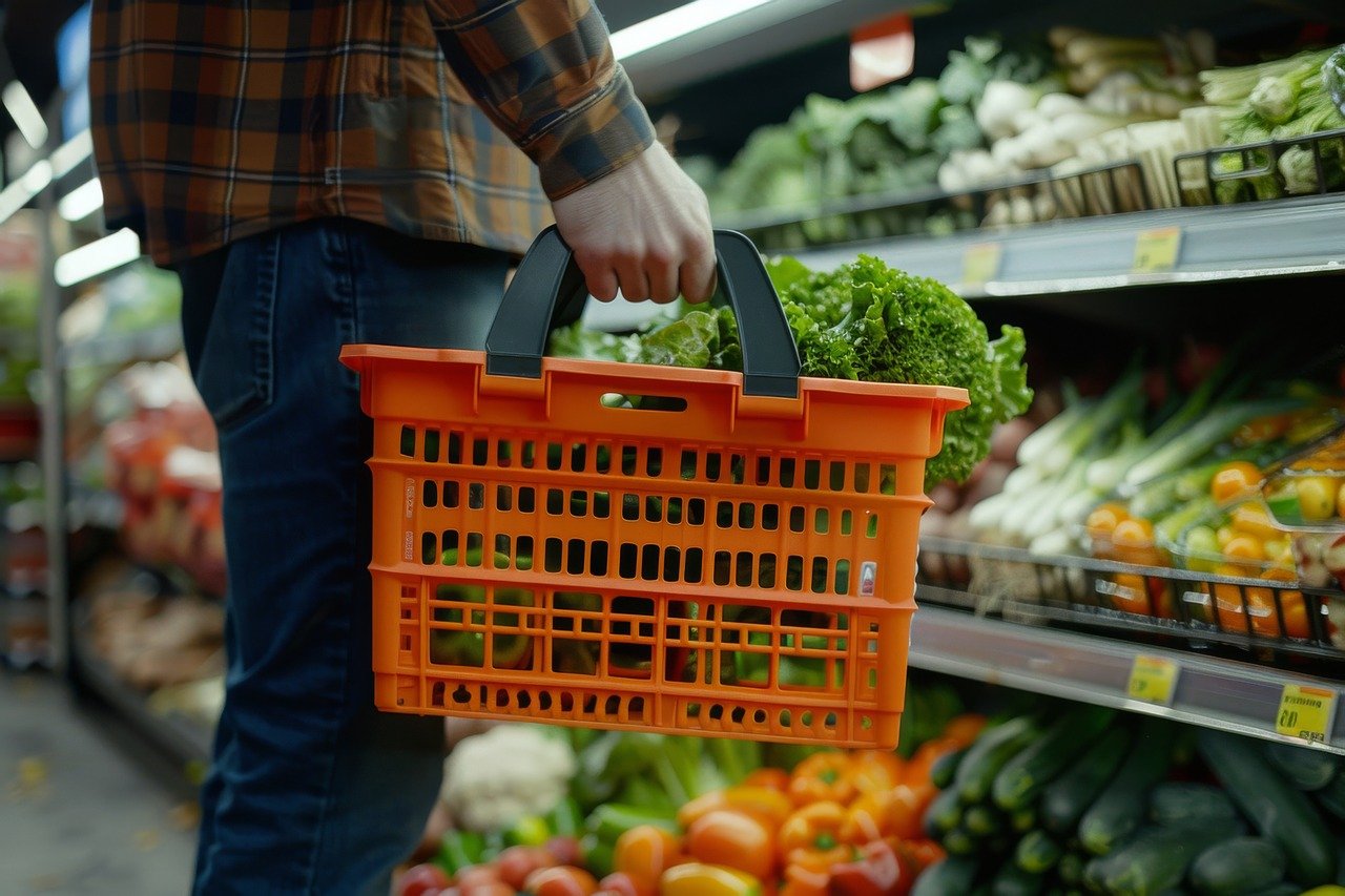 person carrying a shopping basket at the grocery store | Freshening up the food industry with Catch Weight Management