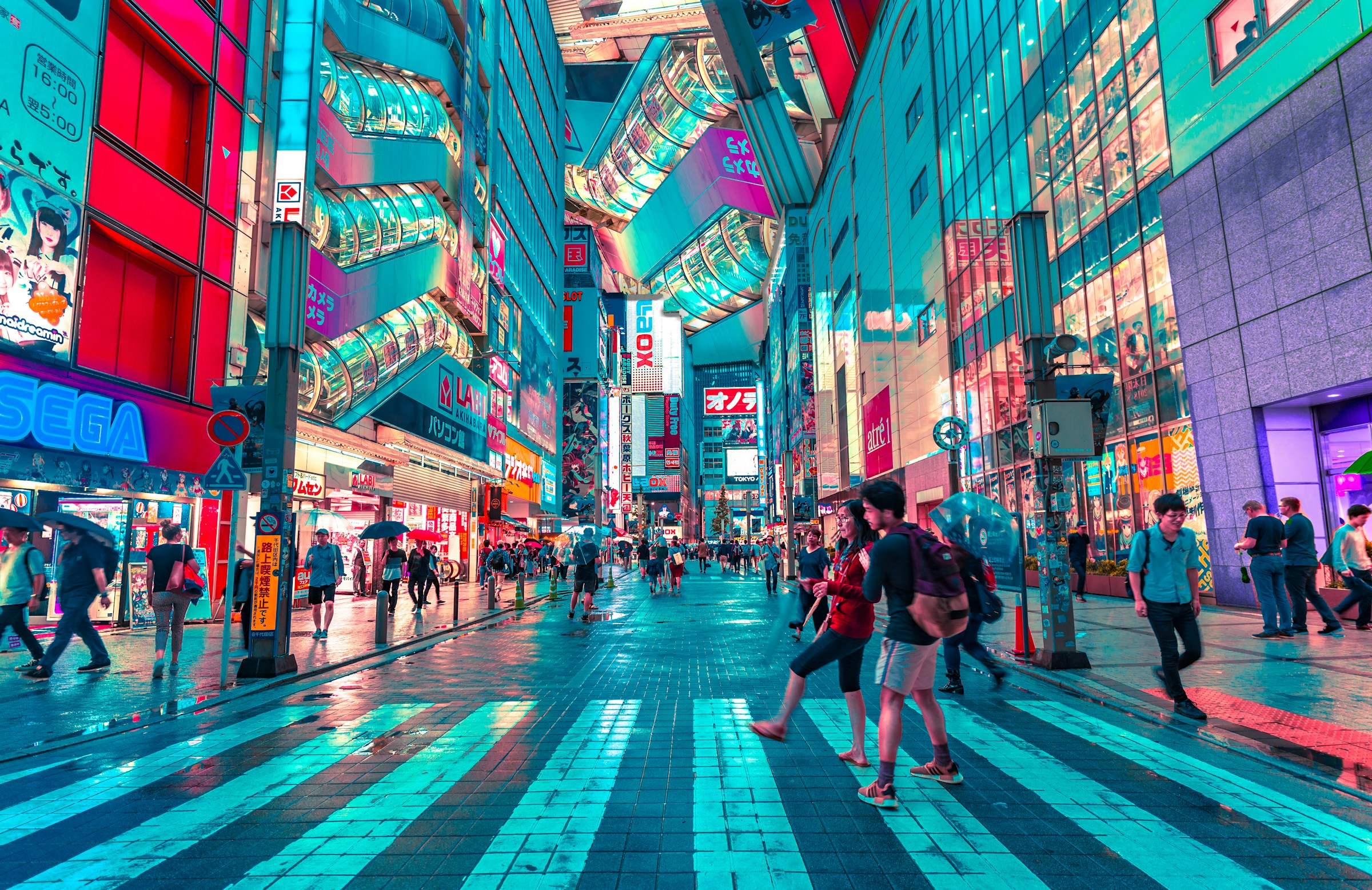 image of people shopping in Tokyo, Japan | loyalty management, SAP