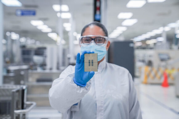 A worker in the Costa Rica Assembly Test (CRAT) facility in San Jose, Costa Rica, displays an Intel Xeon 6 processor with Efficient-cores (code-named Sierra Forest) in May 2024. The first member of the Intel Xeon 6 processor family was introduced June 4, 2024, at Computex in Taipei, Taiwan. (Credit: Intel Corporation). faster workloads SAP ERP