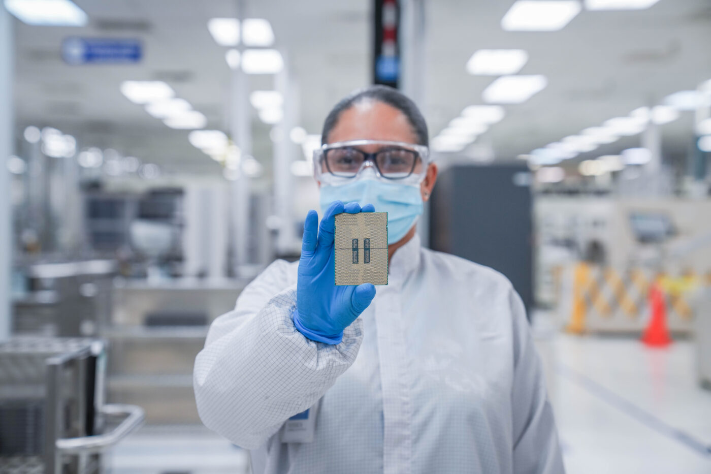 A worker in the Costa Rica Assembly Test (CRAT) facility in San Jose, Costa Rica, displays an Intel Xeon 6 processor with Efficient-cores (code-named Sierra Forest) in May 2024. The first member of the Intel Xeon 6 processor family was introduced June 4, 2024, at Computex in Taipei, Taiwan. (Credit: Intel Corporation). faster workloads SAP ERP