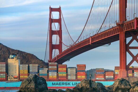 Maersk ship under SF Bridge_Maersk SAP Microsoft Azure